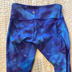 Lulu lemon workout leggings.